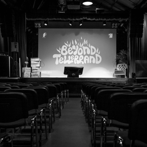 C'est une photo de la salle de conférence de Beyond Tellerrand